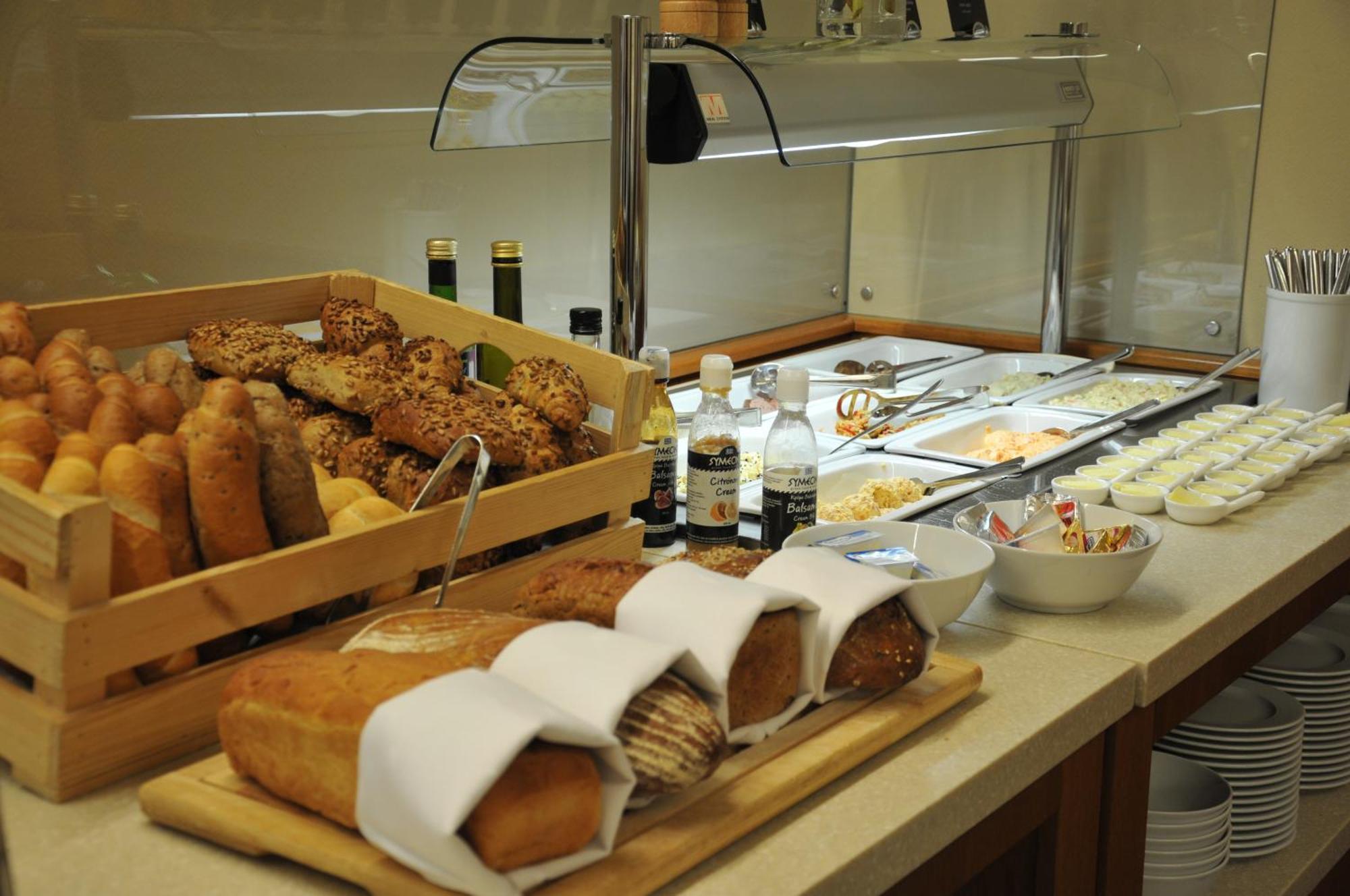 Alexandria Spa & Wellness Hotel Luhačovice Buitenkant foto