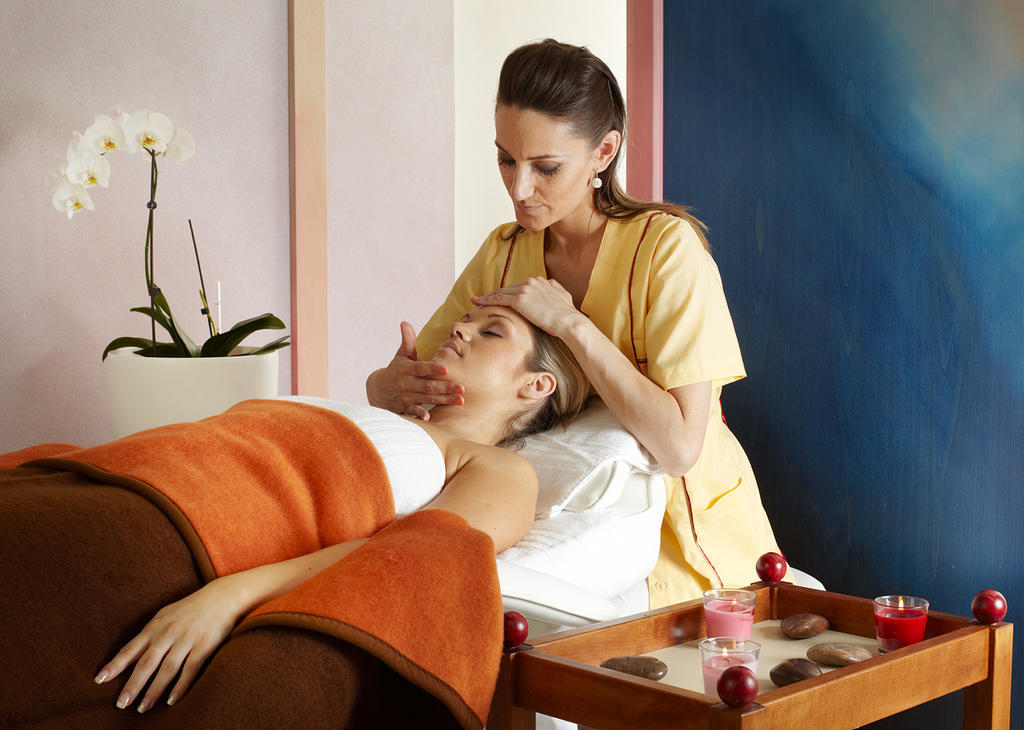 Alexandria Spa & Wellness Hotel Luhačovice Buitenkant foto