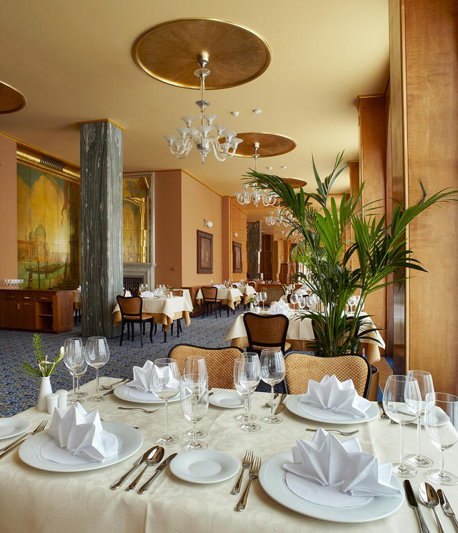 Alexandria Spa & Wellness Hotel Luhačovice Buitenkant foto